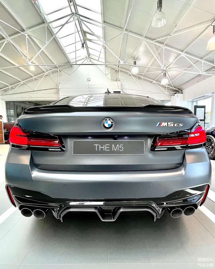 全新宝马m5 cs版到店实拍,搭4.4t v8发动机,爆635马力!
