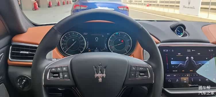 听说你们喜欢玛莎拉蒂mc20所以我来赛道