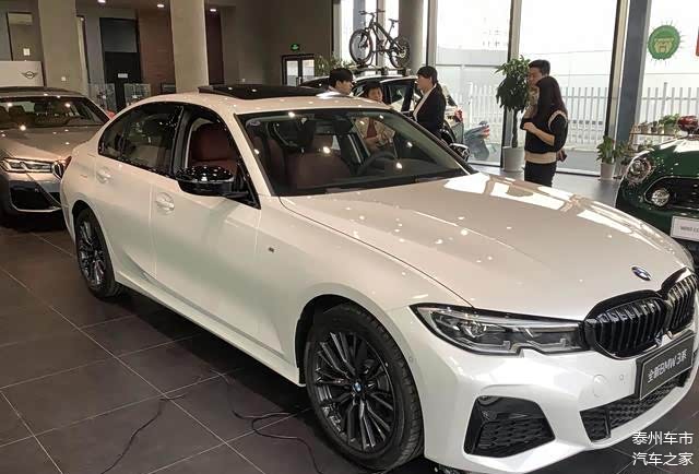 实拍2021款宝马3系矿石白色涂装很大方全系配20t心动吗