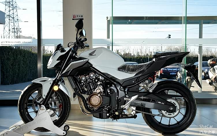 本田cb500f双缸引擎续航300号称运动街车的典范