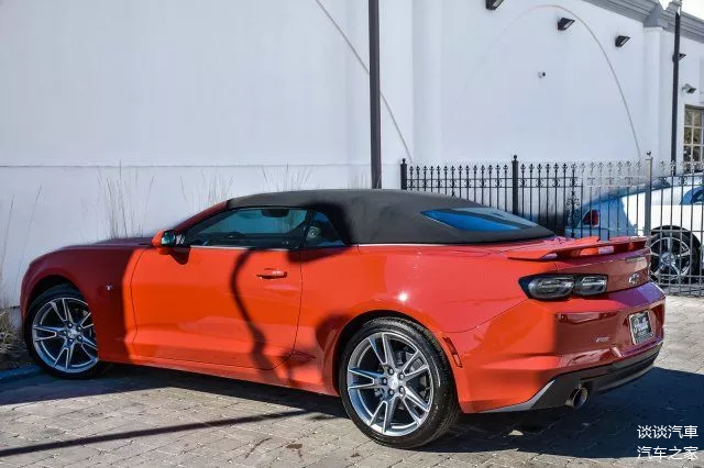 2020款雪佛兰科迈罗,敞篷更帅气