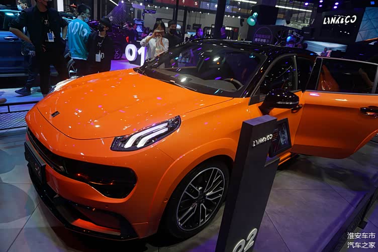 17.68万起,领克02 hatchback实拍,橙色很帅,堪称"小钢炮"
