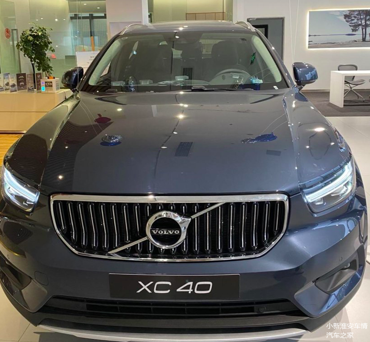 探店拍2021款沃尔沃xc40,牛仔蓝色涂装很年轻,配置完善,心动吗