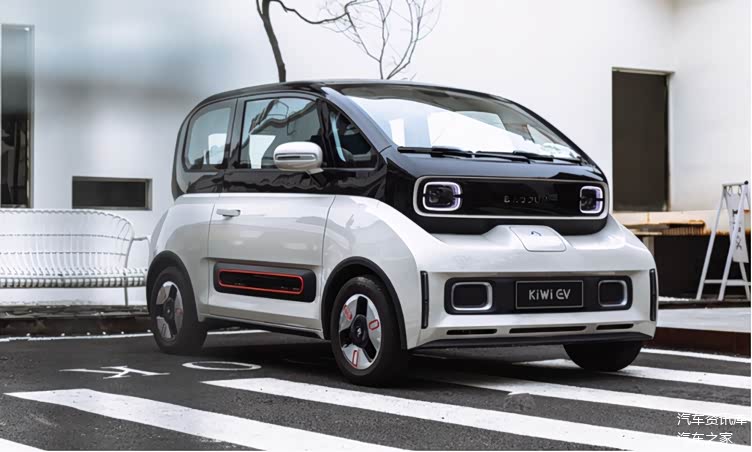 相比采用纯粹燃油驱动的宝马mini来说,新宝骏kiwi ev(参数|询价)更