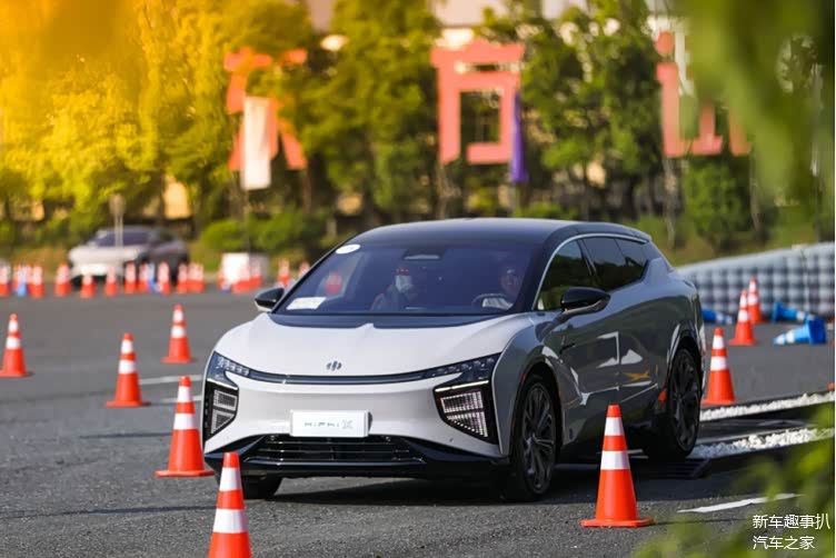 华人运通丁磊高合hiphix实现用户高端出行价值