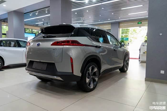 600km续航 越级空间 广汽新能源aion v静态体验