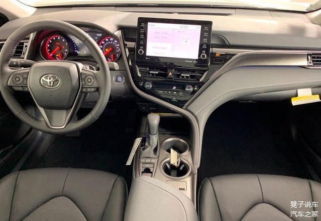 丰田凯美瑞运动版实拍图,搭载3.5l v6引擎 8at