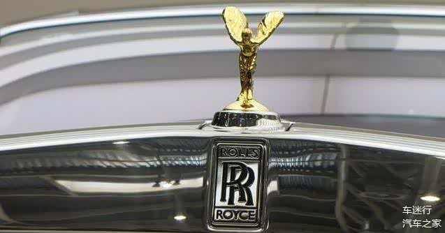 劳斯莱斯车标被人抠走,网友表示:准备牢里蹲几年吧!