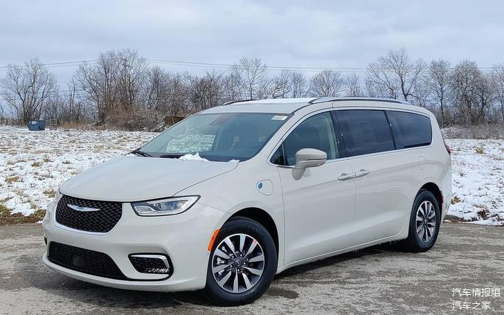 新款克莱斯勒大捷龙海外实拍前脸很呆萌