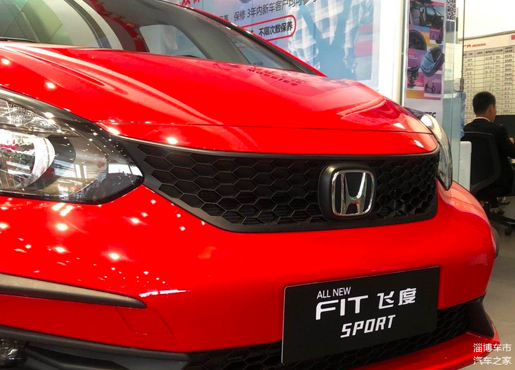 探店实拍2021款本田飞度红色涂装很吸睛优惠后仅788万起