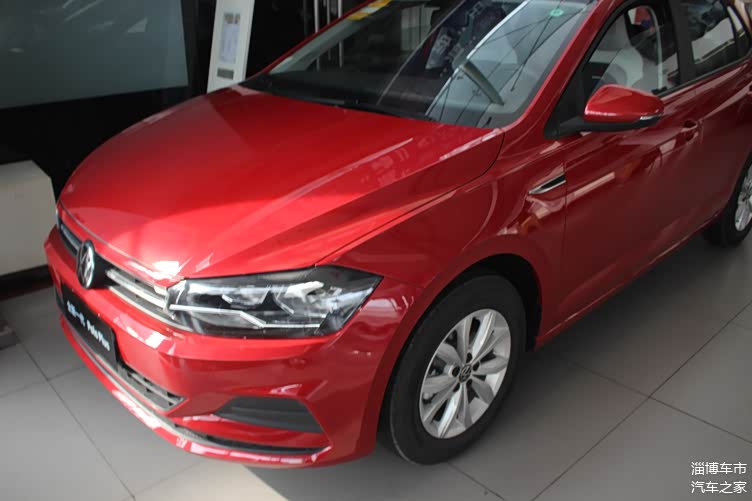 探店实拍2021款大众polo plus,红色涂装吸睛,价格还降了,值吗