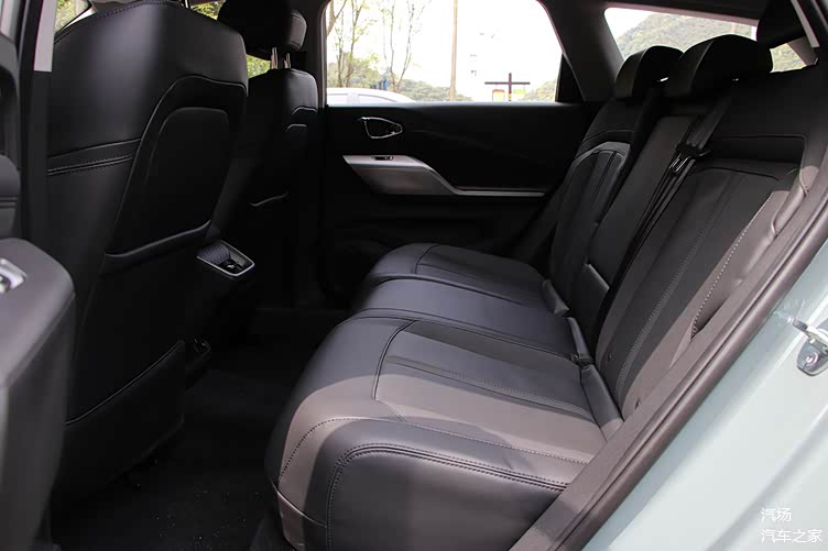 8万元就能拥有的旅行车,新宝骏valli后排堪比五星级酒店?