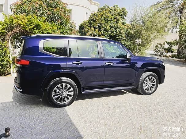 气势不输奥迪q7 威武越野范十足 全新丰田兰德酷路泽街拍