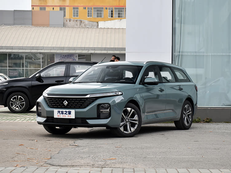 五菱新宝骏valli今日上市 预售价8.28万起