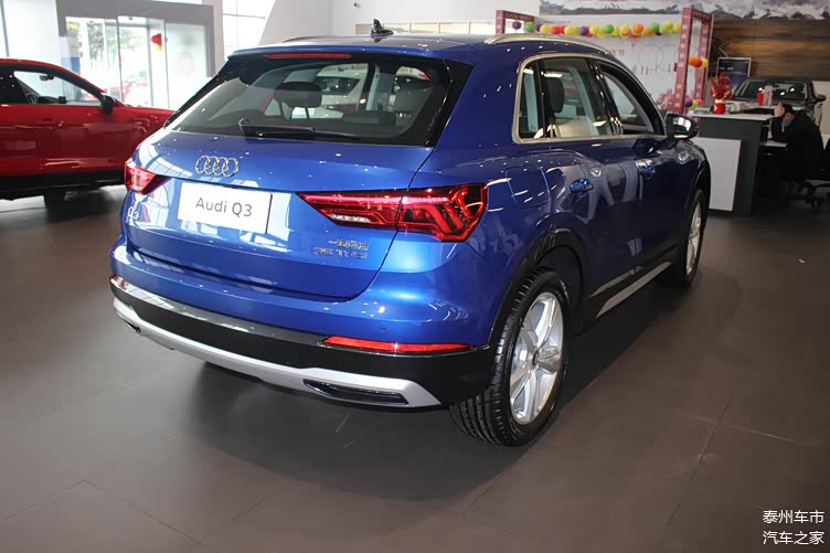 新款奥迪q3到店实拍,蓝色很有魅力,前脸动感,内饰豪华,喜欢吗