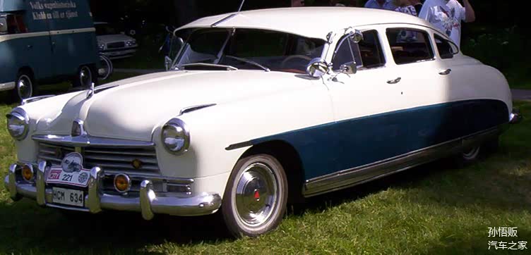 《在路上》中陪伴着主角和伙伴们一路冒险的这台1949款哈德逊汽车是