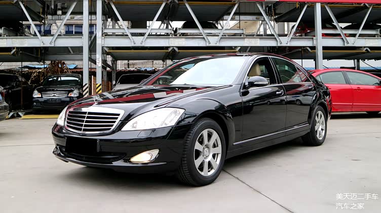 w221奔驰s级w220奔驰s级而且这种老车也有特殊的个例,保值能力极强.