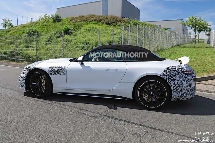 奔驰全新sl采用软顶敞篷设计提供多种动力将于明年开售