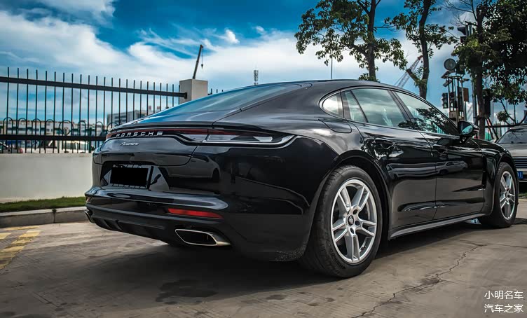 坐标厦门新款保时捷帕拉梅拉玛莎拉红内饰实车美拍