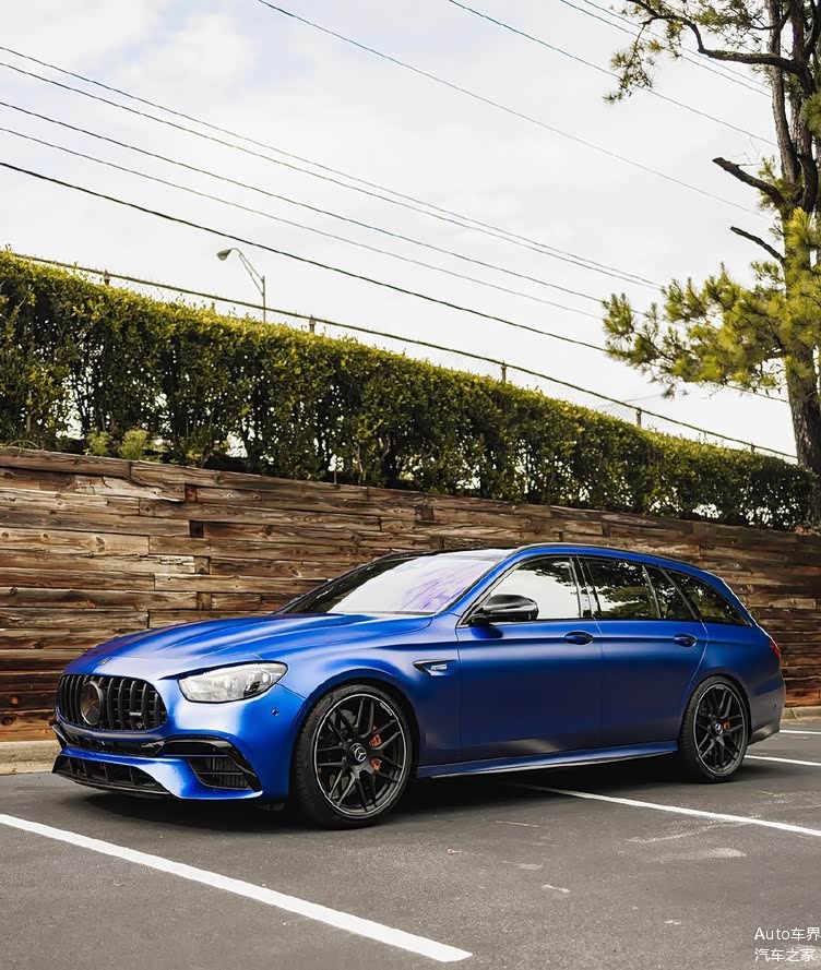 硬朗的造型强大的运动气势奔驰amge63s旅行版实车