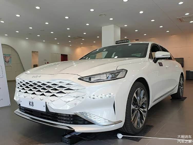外观颜值高 内饰档次更高 全新起亚k8实车