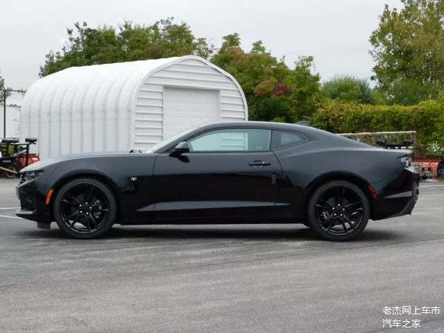 2020款雪佛兰科迈罗黑武士肌肉跑车回头率高