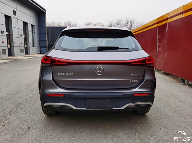 eqa的车身轮廓,与燃油版奔驰gla如出一辙.