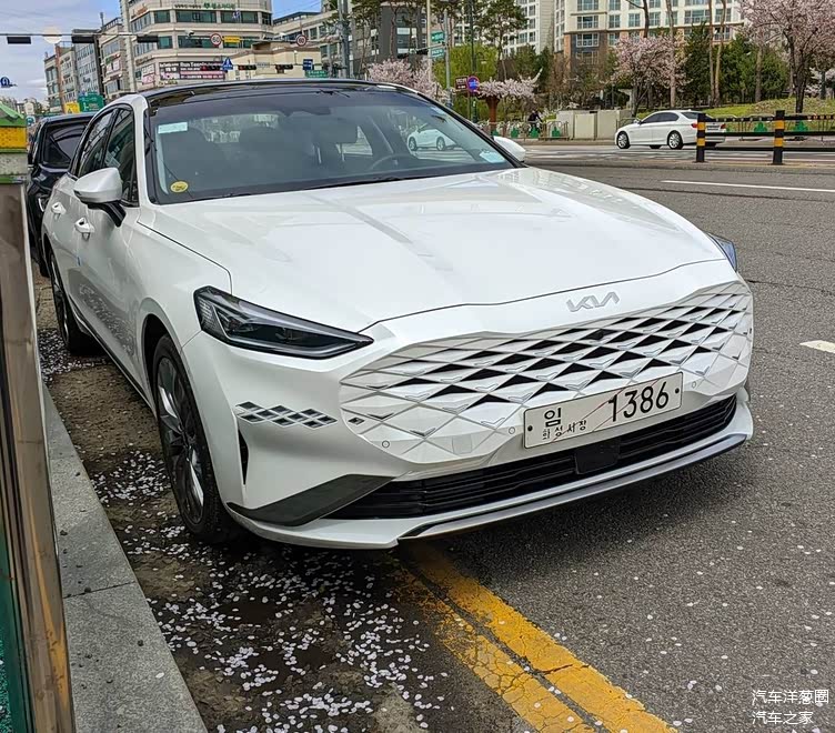 全新起亚k8实车街拍 品牌旗舰的颜值担当