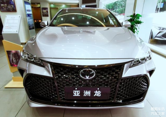 配熏黑式前脸设计丰田亚洲龙运动版到店实拍图搭载v6发动机