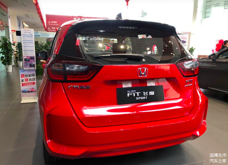 探店实拍2021款本田飞度红色涂装很吸睛优惠后仅788万起
