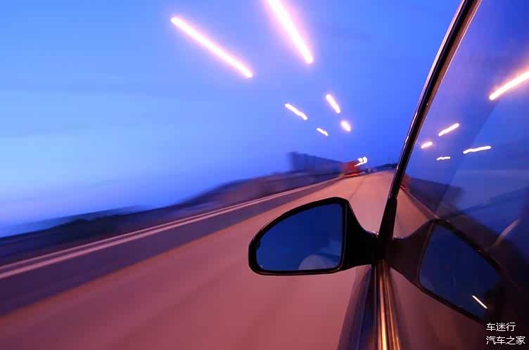 不过坐在副驾驶上的危险系数也不小,如果车主的开车技术好的话那么副