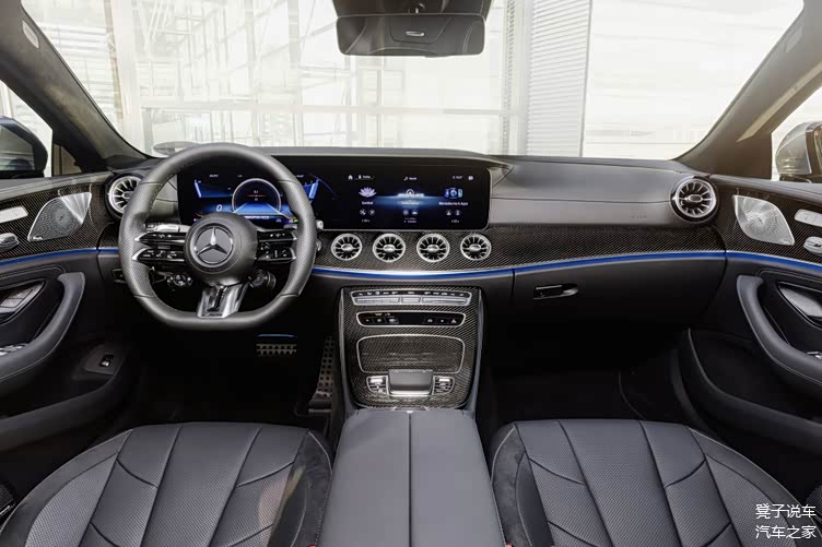这款中期改款cls 53 amg在外观方面十分的运动激进,内饰设计科技豪华