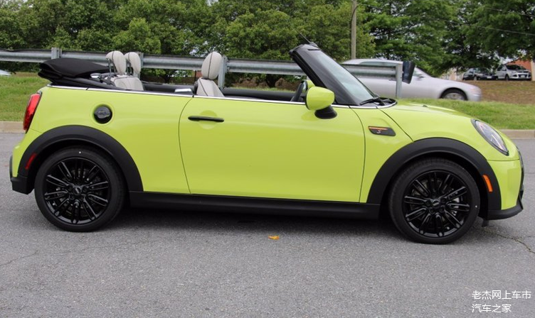 新款mini敞篷版潮流又很有复古元素的小型车送老婆不错的选择