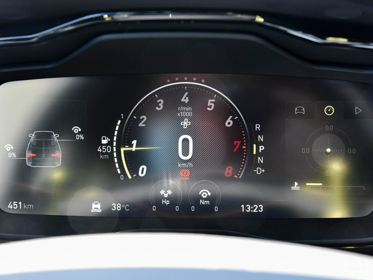 仪表盘2021款领克03 车型的仪表盘采用了当下最为流行的全液晶显示的