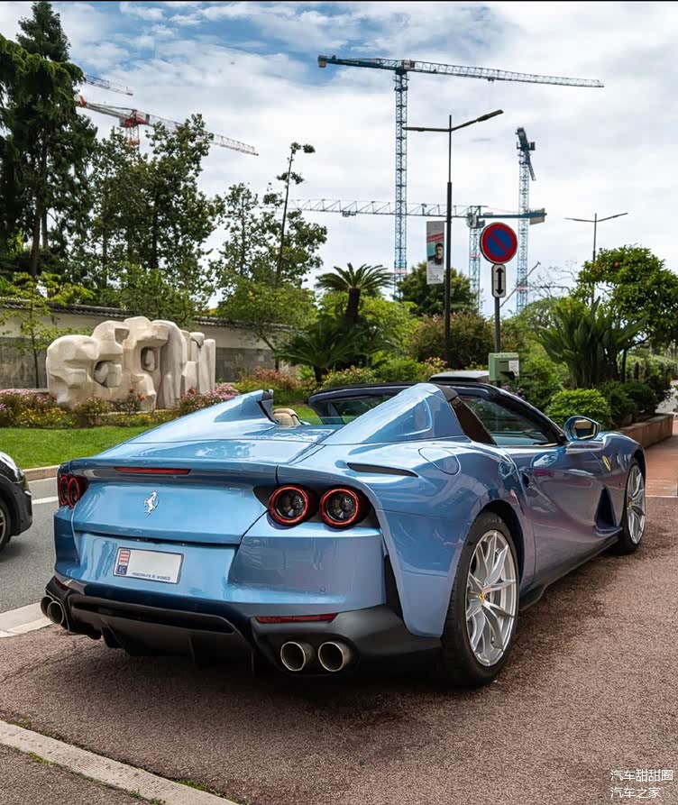 赛车化的设计 蓝色涂装回头率高 法拉利812gts实车
