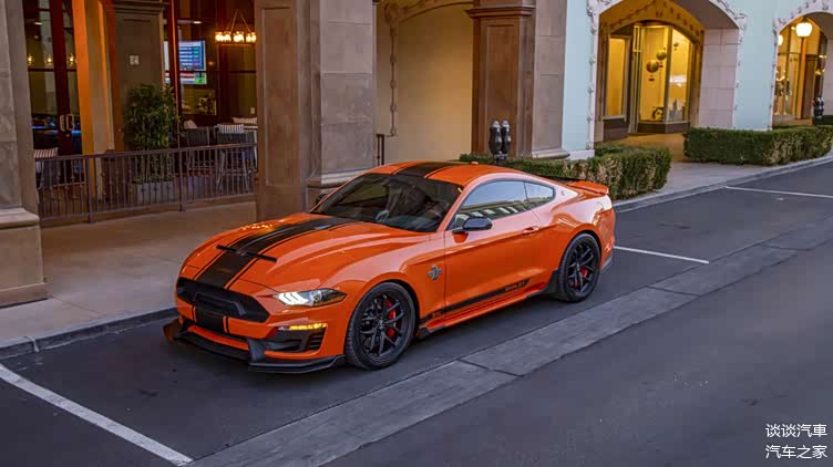 福特野马谢尔比gt500蝰蛇标性能出众