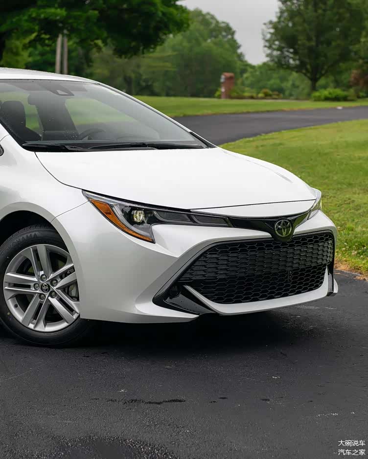 颜值不输奥迪a3 动感十足 全新丰田卡罗拉两厢版实车