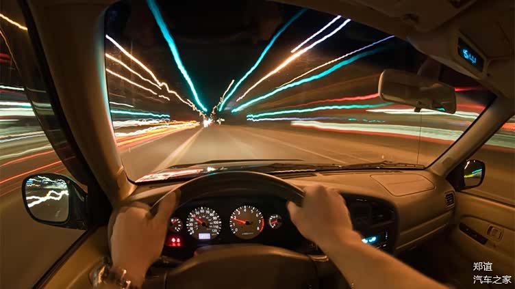 开车时候的17种危险行为,你都知道吗?