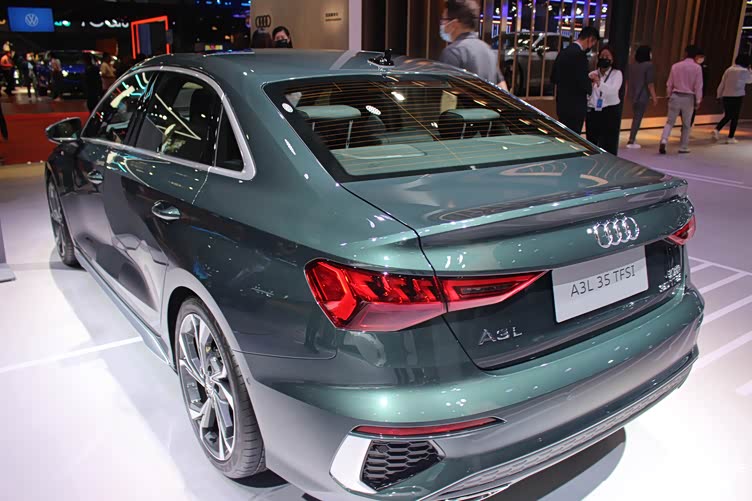 2021上海车展实拍奥迪a3l35tfsi时尚运动型轴距为2680mm