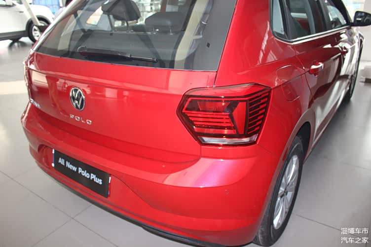 探店实拍2021款大众polo plus,红色涂装吸睛,价格还降了,值吗