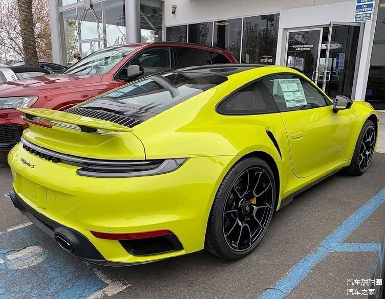很强的运动气势保时捷911turbos67676767荧光绿回头率高