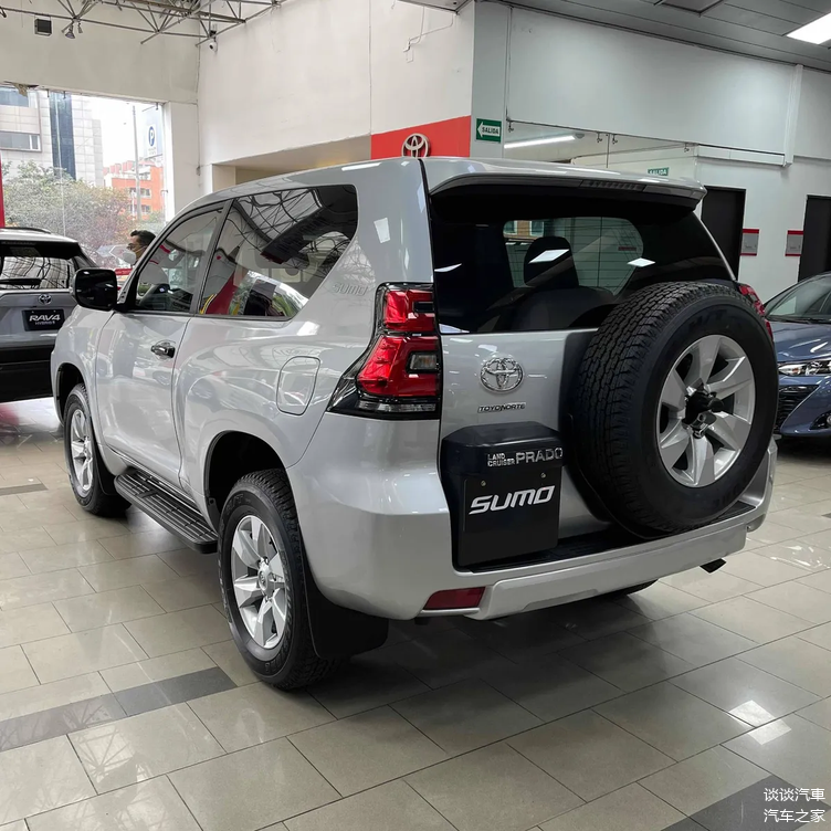 丰田普拉多双门版,一款很硬朗又很有越野范的suv,网友:很炫酷