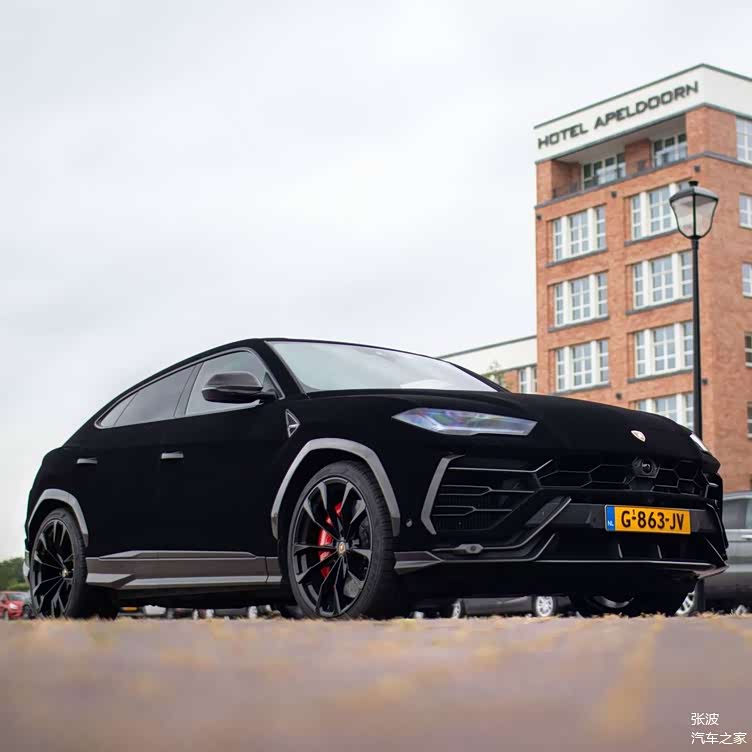 车身很有质感很帅气兰博基尼urus街拍