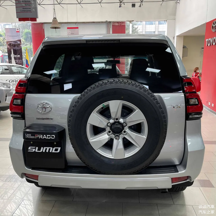 丰田普拉多双门版,一款很硬朗又很有越野范的suv,网友:很炫酷