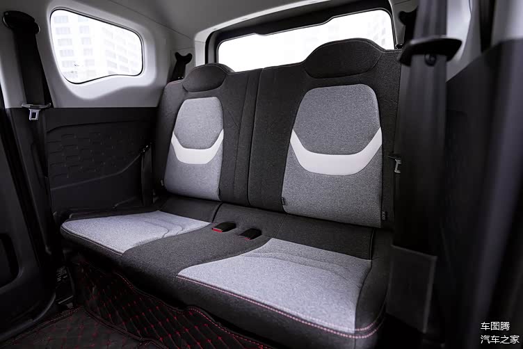 (奇瑞qq冰淇淋后排空间)