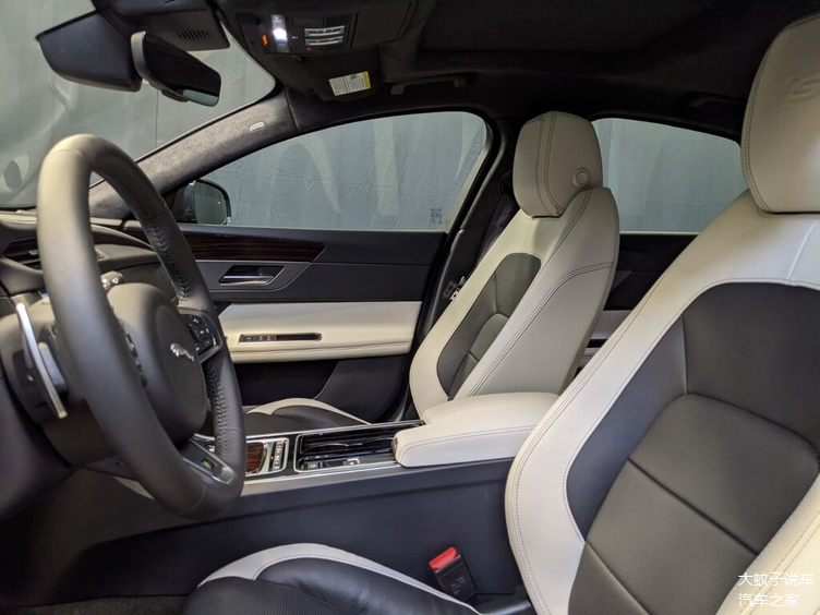 捷豹xf外观很有运动气势内饰豪华网友确实很帅气