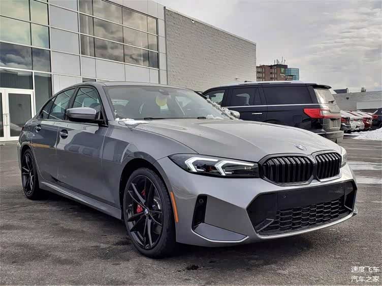 新款宝马330i海外到店换7系同款屏幕