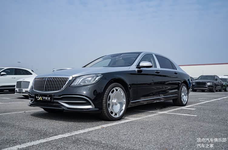 奔驰迈巴赫s560 欧规版现车颜色:银河银配曜石黑 内饰米色配咖啡棕