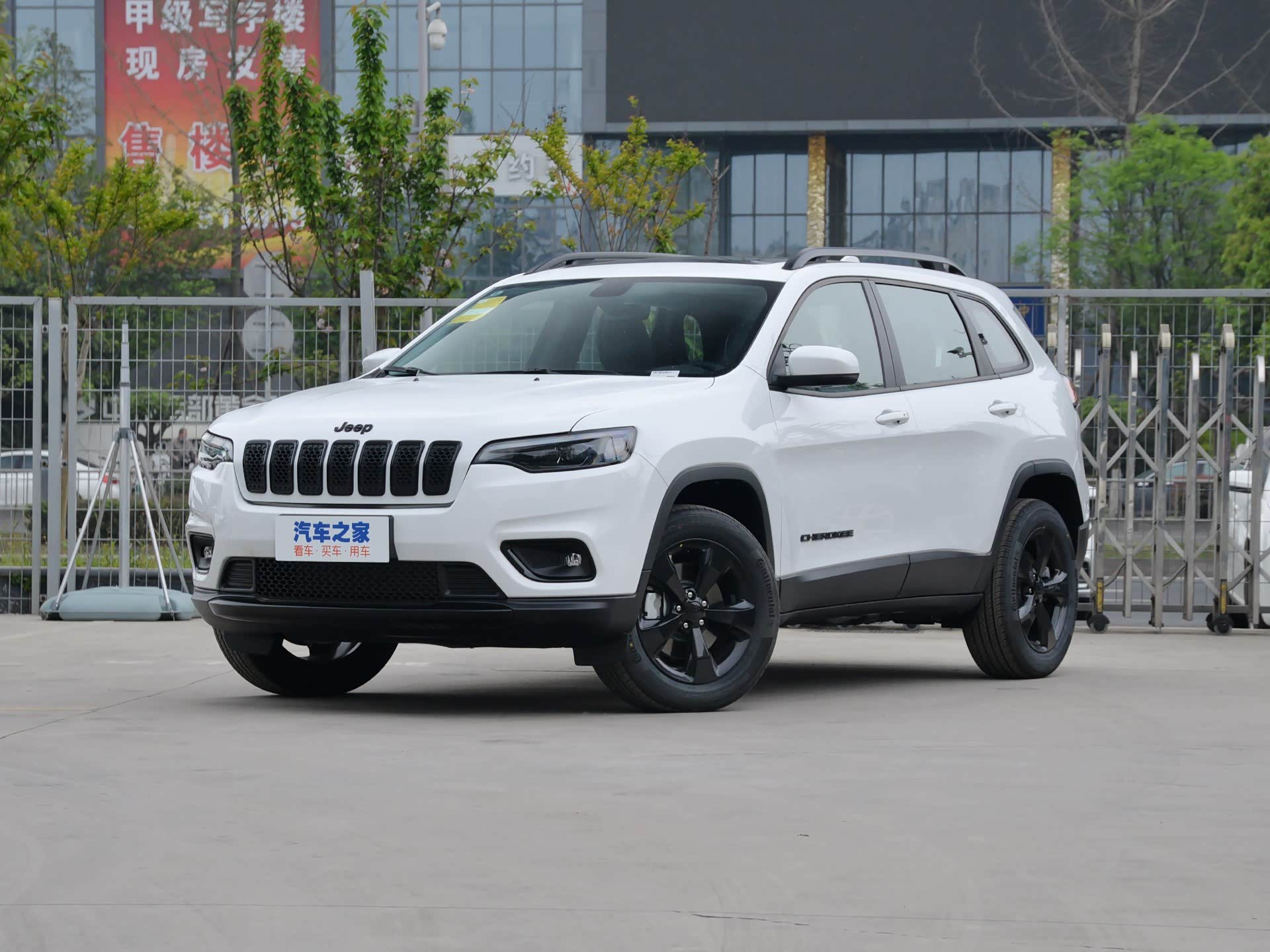 jeep自由光有着极强的运动感你会喜欢吗