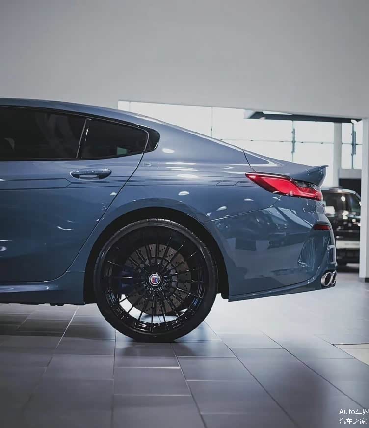 烟雾蓝低调奢华高性能阿尔宾娜b8四门轿跑车